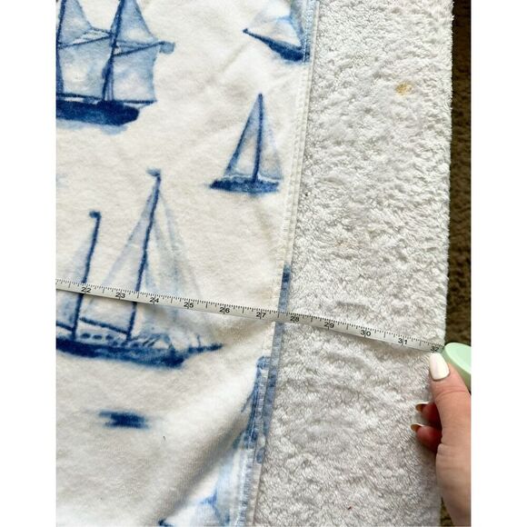 Luxe soft blue and white nautical sail boat beach towel - used - Picture 8 of 8